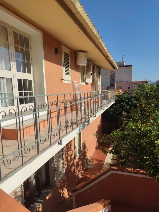 Appartamento Moderno Rustico Ольбия Экстерьер фото